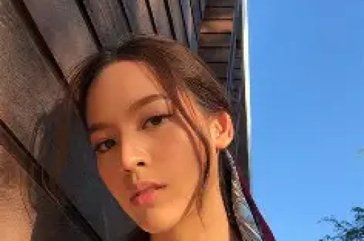 刘纯燕吃炸酱面被拍